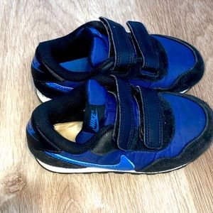 Boys' Toddler Nike MD Valiant Hook-and-Loop Casual Shoes